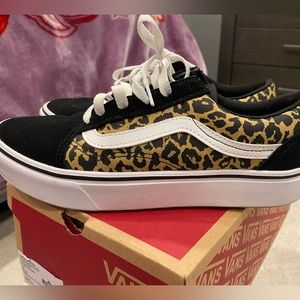 Leopard Vans woman’s 8, mens 6